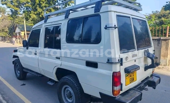 Buy Used Toyota Land Cruiser White Car in Arusha in Arusha Buy Used Toyota Land Cruiser White Car in Arusha in Arusha