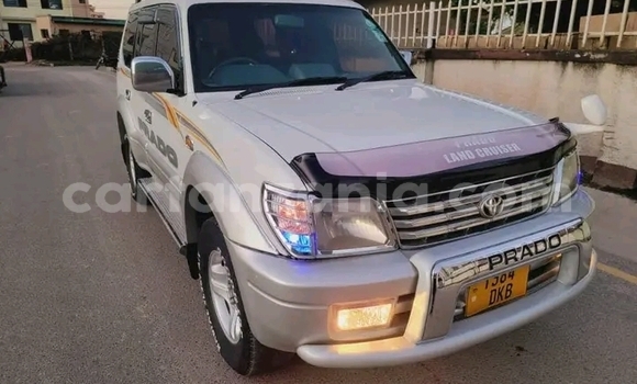 Buy Used Toyota Land Cruiser Prado White Car in Busega in Simiyu Buy Used Toyota Land Cruiser Prado White Car in Busega in Simiyu