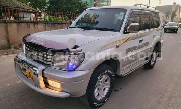 Buy Used Toyota Land Cruiser Prado White Car in Busega in Simiyu Buy Used Toyota Land Cruiser Prado White Car in Busega in Simiyu