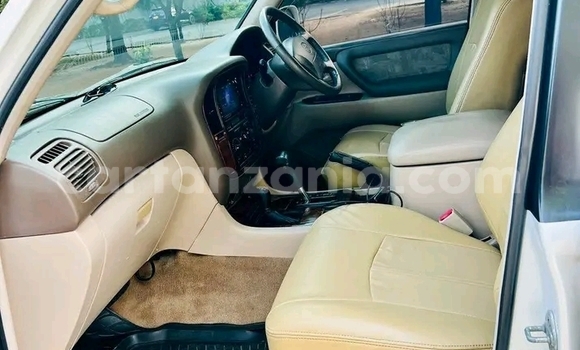 Buy Used Toyota Land Cruiser White Car in Biharamulo in Kagera