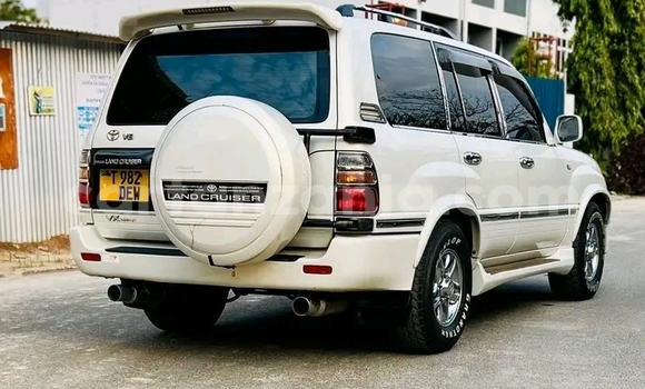 Buy Used Toyota Land Cruiser White Car in Biharamulo in Kagera Buy Used Toyota Land Cruiser White Car in Biharamulo in Kagera