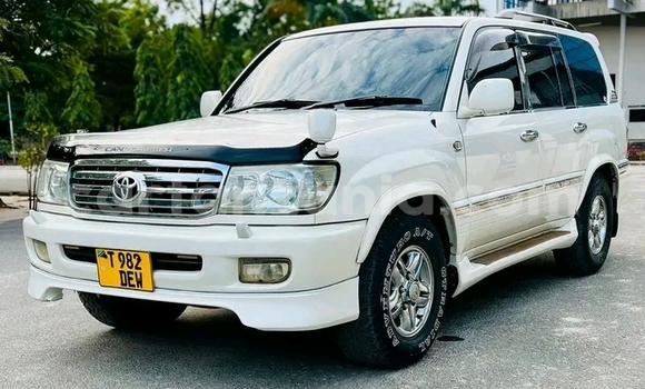 Buy Used Toyota Land Cruiser White Car in Biharamulo in Kagera Buy Used Toyota Land Cruiser White Car in Biharamulo in Kagera