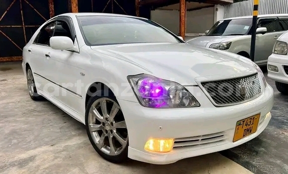 Buy Used Toyota Crown White Car in Chunya in Mbeya