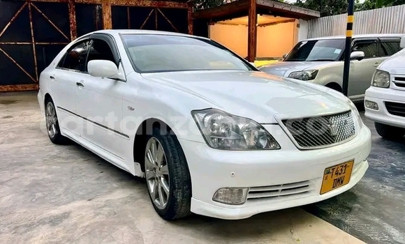Buy Used Toyota Crown White Car in Chunya in Mbeya Buy Used Toyota Crown White Car in Chunya in Mbeya