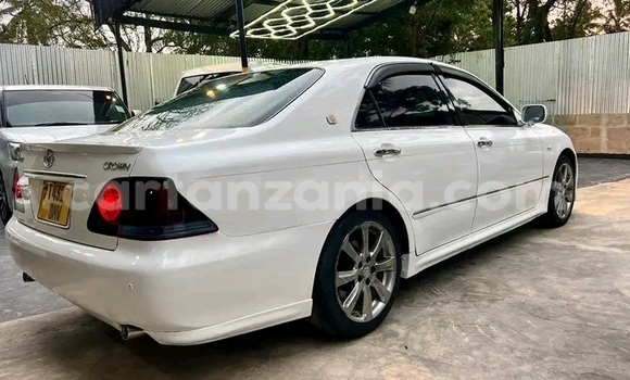 Buy Used Toyota Crown White Car in Chunya in Mbeya Buy Used Toyota Crown White Car in Chunya in Mbeya