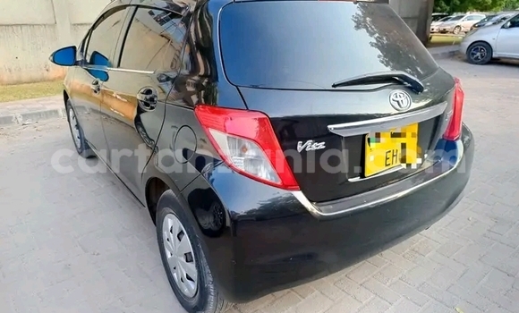 Nunua Ilio tumika Toyota Vitz Nyeusi Gari ndani ya Bariadi nchini Simiyu