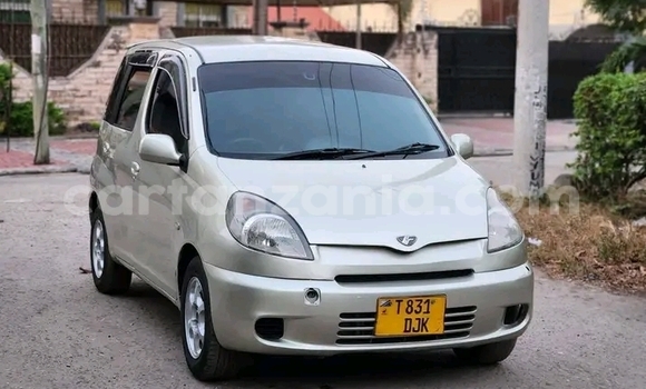 Buy Used Toyota FunCargo Other Car in Bariadi in Simiyu