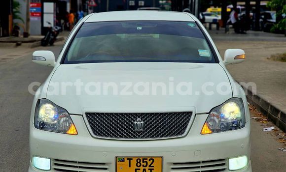 Buy Used Toyota Crown White Car in Dar es Salaam in Dar es Salaam Buy Used Toyota Crown White Car in Dar es Salaam in Dar es Salaam