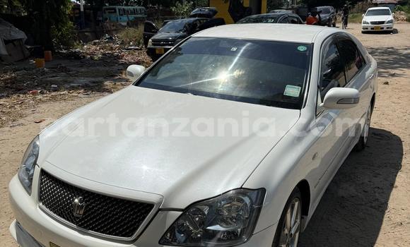 Buy Used Toyota Crown White Car in Dar es Salaam in Dar es Salaam Buy Used Toyota Crown White Car in Dar es Salaam in Dar es Salaam