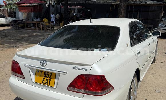 Buy Used Toyota Crown White Car in Dar es Salaam in Dar es Salaam Buy Used Toyota Crown White Car in Dar es Salaam in Dar es Salaam