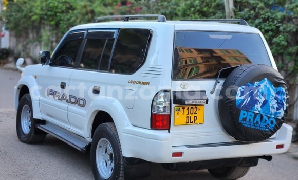Nunua Ilio tumika Toyota Land Cruiser Prado Nyeupe Gari ndani ya Dar es Salaam nchini Dar es Salaam Nunua Ilio tumika Toyota Land Cruiser Prado Nyeupe Gari ndani ya Dar es Salaam nchini Dar es Salaam