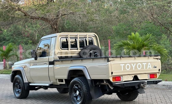 Buy Import Toyota Land Cruiser Other Car in Dar es Salaam in Dar es Salaam Buy Import Toyota Land Cruiser Other Car in Dar es Salaam in Dar es Salaam