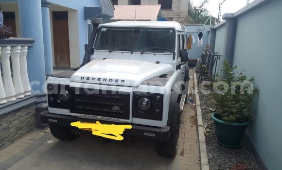 Buy Used Land Rover Defender White Car in Dar es Salaam in Dar es Salaam