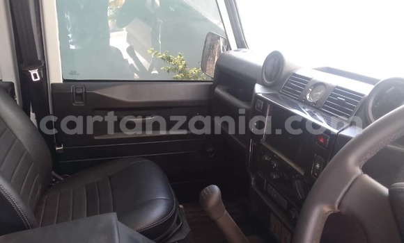 Nunua Ilio tumika Land Rover Defender Nyeupe Gari ndani ya Dar es Salaam nchini Dar es Salaam Nunua Ilio tumika Land Rover Defender Nyeupe Gari ndani ya Dar es Salaam nchini Dar es Salaam