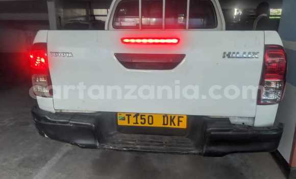 Buy Used Toyota Hilux White Car in Dar es Salaam in Dar es Salaam Buy Used Toyota Hilux White Car in Dar es Salaam in Dar es Salaam