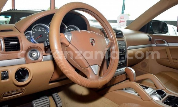 Nunua Imported Porsche Cayenne Kijani Gari ndani ya Import - Dubai nchini Arusha Nunua Imported Porsche Cayenne Kijani Gari ndani ya Import - Dubai nchini Arusha