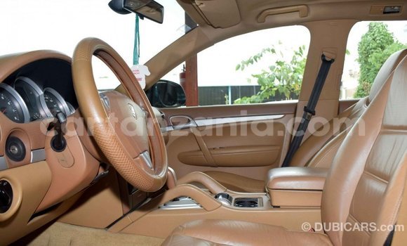Nunua Imported Porsche Cayenne Kijani Gari ndani ya Import - Dubai nchini Arusha Nunua Imported Porsche Cayenne Kijani Gari ndani ya Import - Dubai nchini Arusha