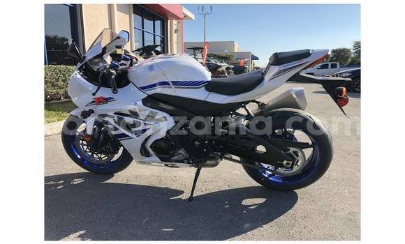 Buy Used Suzuki GSXR White Bike in Dar es Salaam in Dar es Salaam