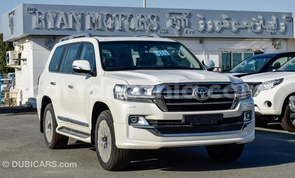 Nunua Imported Toyota Land Cruiser Nyeupe Gari ndani ya Import - Dubai nchini Arusha Nunua Imported Toyota Land Cruiser Nyeupe Gari ndani ya Import - Dubai nchini Arusha