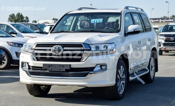 Nunua Imported Toyota Land Cruiser Nyeupe Gari ndani ya Import - Dubai nchini Arusha Nunua Imported Toyota Land Cruiser Nyeupe Gari ndani ya Import - Dubai nchini Arusha