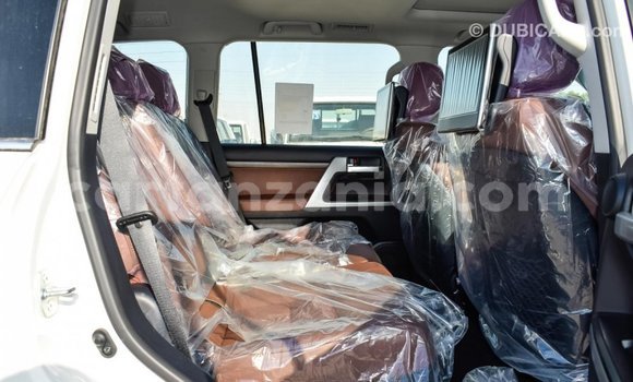 Nunua Imported Toyota Land Cruiser Nyeupe Gari ndani ya Import - Dubai nchini Arusha Nunua Imported Toyota Land Cruiser Nyeupe Gari ndani ya Import - Dubai nchini Arusha