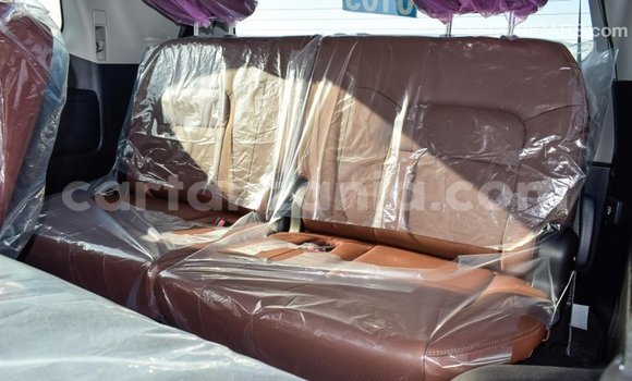 Nunua Imported Toyota Land Cruiser Nyeupe Gari ndani ya Import - Dubai nchini Arusha Nunua Imported Toyota Land Cruiser Nyeupe Gari ndani ya Import - Dubai nchini Arusha