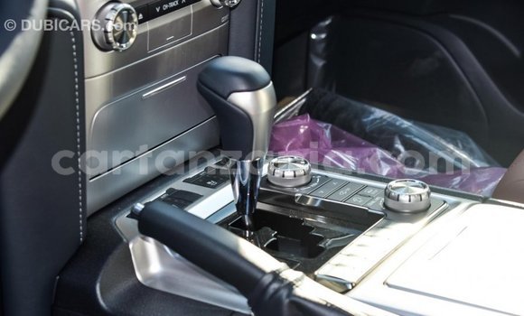 Nunua Imported Toyota Land Cruiser Nyeupe Gari ndani ya Import - Dubai nchini Arusha Nunua Imported Toyota Land Cruiser Nyeupe Gari ndani ya Import - Dubai nchini Arusha