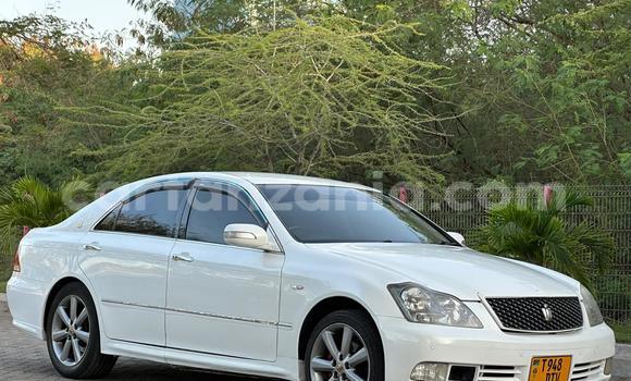 Buy Used Toyota Crown White Car in Dar es Salaam in Dar es Salaam Buy Used Toyota Crown White Car in Dar es Salaam in Dar es Salaam