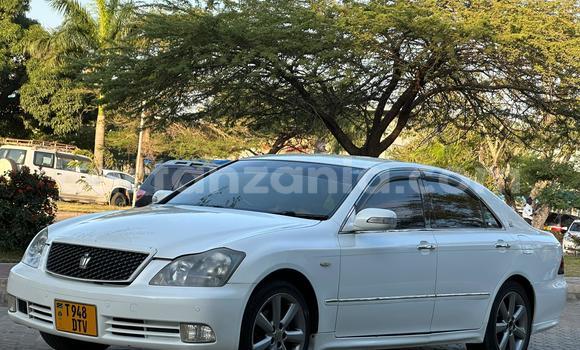 Buy Used Toyota Crown White Car in Dar es Salaam in Dar es Salaam Buy Used Toyota Crown White Car in Dar es Salaam in Dar es Salaam