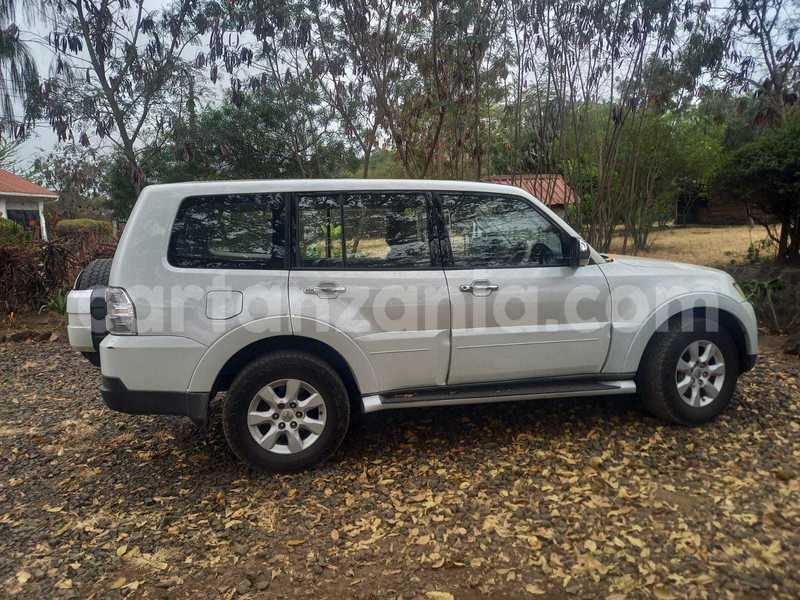 Big with watermark mitsubishi pajero arusha arusha 30396