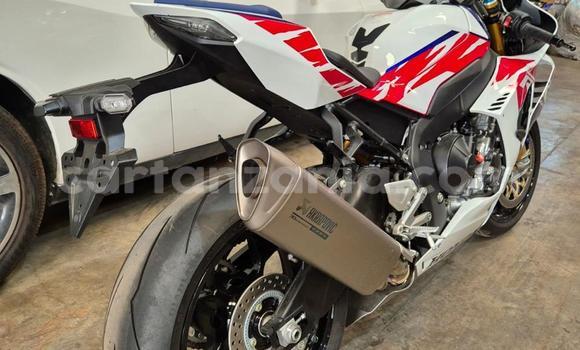 Buy Used Honda CBR 1000 RR White Bike in Arusha in Arusha Buy Used Honda CBR 1000 RR White Bike in Arusha in Arusha