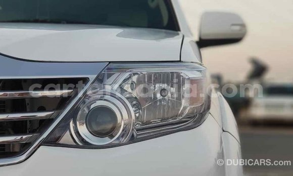 Nunua Imported Toyota Fortuner Nyeupe Gari ndani ya Import - Dubai nchini Arusha Nunua Imported Toyota Fortuner Nyeupe Gari ndani ya Import - Dubai nchini Arusha