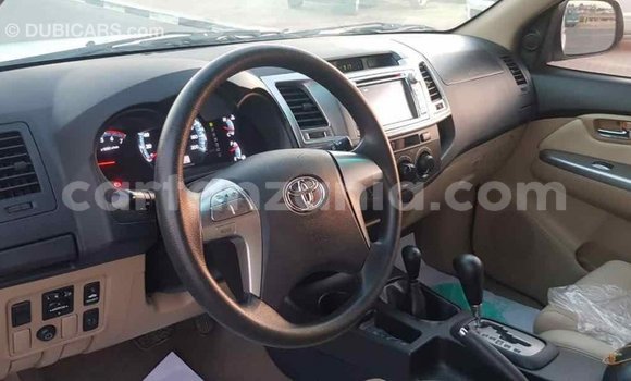 Nunua Imported Toyota Fortuner Nyeupe Gari ndani ya Import - Dubai nchini Arusha Nunua Imported Toyota Fortuner Nyeupe Gari ndani ya Import - Dubai nchini Arusha