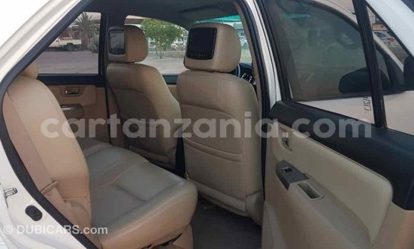 Nunua Imported Toyota Fortuner Nyeupe Gari ndani ya Import - Dubai nchini Arusha Nunua Imported Toyota Fortuner Nyeupe Gari ndani ya Import - Dubai nchini Arusha