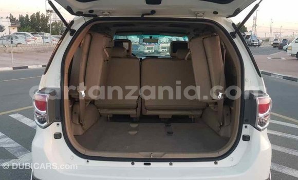 Nunua Imported Toyota Fortuner Nyeupe Gari ndani ya Import - Dubai nchini Arusha Nunua Imported Toyota Fortuner Nyeupe Gari ndani ya Import - Dubai nchini Arusha