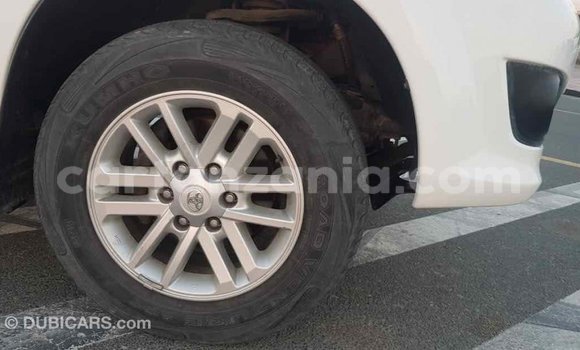 Nunua Imported Toyota Fortuner Nyeupe Gari ndani ya Import - Dubai nchini Arusha Nunua Imported Toyota Fortuner Nyeupe Gari ndani ya Import - Dubai nchini Arusha
