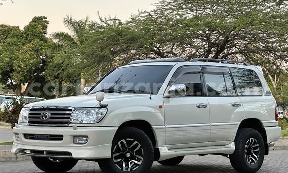 Nunua Imported Toyota Land Cruiser Prado Nyeupe Gari ndani ya Dar es Salaam nchini Dar es Salaam Nunua Imported Toyota Land Cruiser Prado Nyeupe Gari ndani ya Dar es Salaam nchini Dar es Salaam
