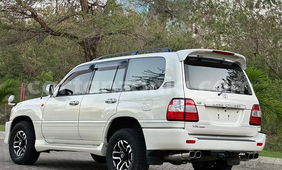 Nunua Imported Toyota Land Cruiser Prado Nyeupe Gari ndani ya Dar es Salaam nchini Dar es Salaam Nunua Imported Toyota Land Cruiser Prado Nyeupe Gari ndani ya Dar es Salaam nchini Dar es Salaam