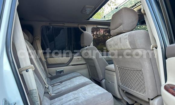 Nunua Imported Toyota Land Cruiser Prado Nyeupe Gari ndani ya Dar es Salaam nchini Dar es Salaam Nunua Imported Toyota Land Cruiser Prado Nyeupe Gari ndani ya Dar es Salaam nchini Dar es Salaam