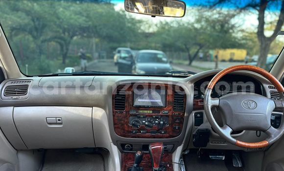 Nunua Imported Toyota Land Cruiser Prado Nyeupe Gari ndani ya Dar es Salaam nchini Dar es Salaam Nunua Imported Toyota Land Cruiser Prado Nyeupe Gari ndani ya Dar es Salaam nchini Dar es Salaam