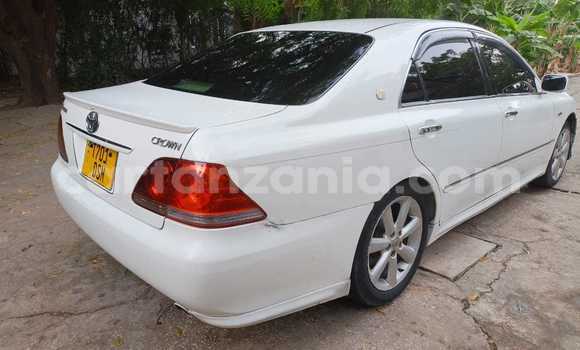 Buy Used Toyota Crown White Car in Dar es Salaam in Dar es Salaam Buy Used Toyota Crown White Car in Dar es Salaam in Dar es Salaam