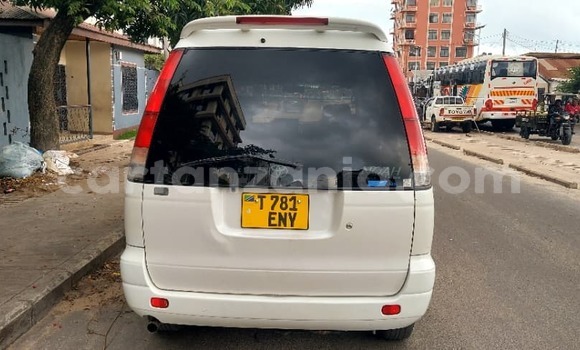Buy Used Toyota Noah White Car in Dar es Salaam in Dar es Salaam