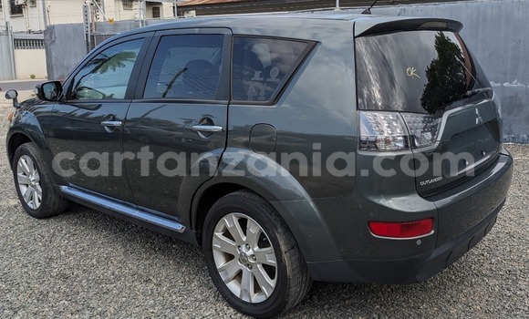 Nunua Mpya Mitsubishi Outlander Kijani Gari ndani ya Dar es Salaam nchini Dar es Salaam