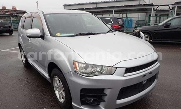 Buy Import Mitsubishi Outlander Silver Car in Dar es Salaam in Dar es Salaam