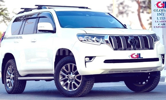 Nunua Ilio tumika Toyota Land Cruiser Prado Nyeupe Gari ndani ya Dar es Salaam nchini Dar es Salaam Nunua Ilio tumika Toyota Land Cruiser Prado Nyeupe Gari ndani ya Dar es Salaam nchini Dar es Salaam