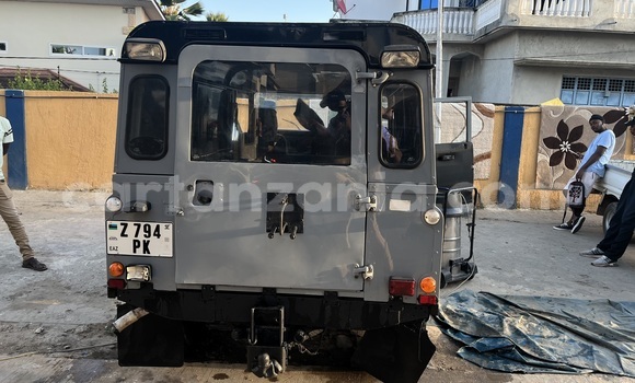Buy Used Land Rover Defender Silver Car in Dar es Salaam in Dar es Salaam Buy Used Land Rover Defender Silver Car in Dar es Salaam in Dar es Salaam