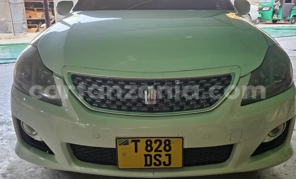 Buy Used Toyota Crown White Car in Dar es Salaam in Dar es Salaam