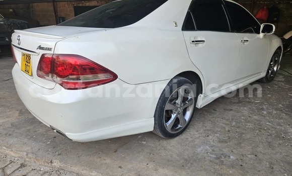 Nunua Ilio tumika Toyota Crown Nyeupe Gari ndani ya Dar es Salaam nchini Dar es Salaam Nunua Ilio tumika Toyota Crown Nyeupe Gari ndani ya Dar es Salaam nchini Dar es Salaam