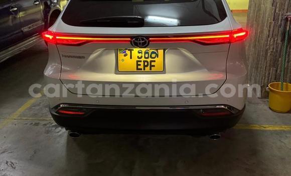 Buy Used Toyota Harrier White Car in Dar es Salaam in Dar es Salaam