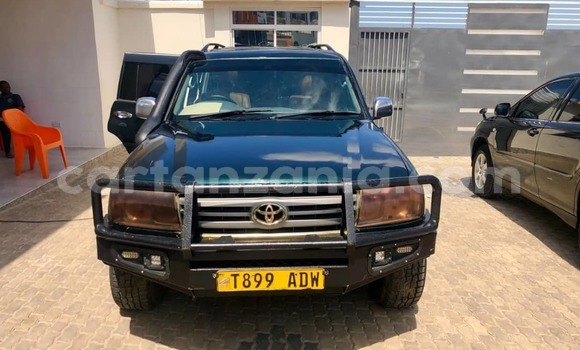 Buy Used Toyota Land Cruiser Green Car in Dar es Salaam in Dar es Salaam